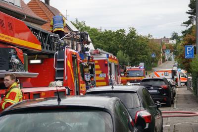 Wohnungsbrand fordert ein Verletzten und fuenf Betroffen in Leonberg